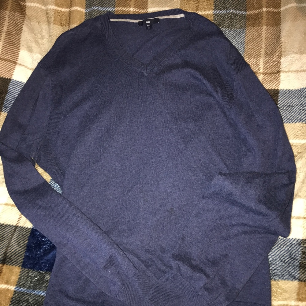 Medium navy blue GAP sweater! Worn only once 😃